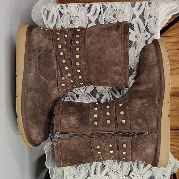 UGG Brown Boots - Picture 13 of 14